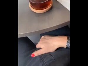 Segretaria bagnata in ufficio