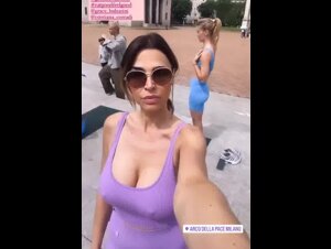 Cecilia Capriotti bella tettona in tutina sexy