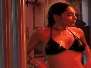 Greta Rossetti esce il culo al Grande Fratello