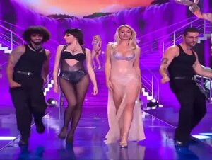 Noemi defilè Ciao Darwin