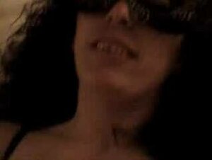 elena giovane albanese esibizionista con bull