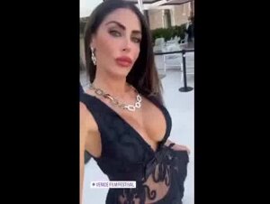 Guendalina Tavassi super sexy a Venezia