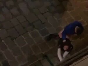 Coppia di Pistoia beccata a scopare per strada