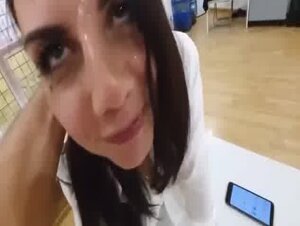 Un cazzo non le basta, ne vuole due