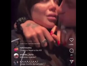 Wanda Nara limona con il suo toyboy