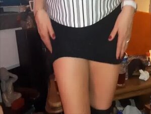 Splendida MILF bionda francese tatuata fa un pompino fantastico