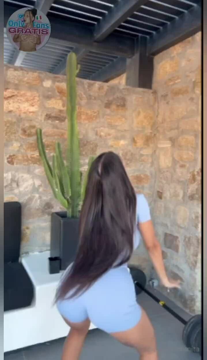 Sara si allena in topless - YuFap – Video, Film e Contenuti Porno Italiani  Amatoriali