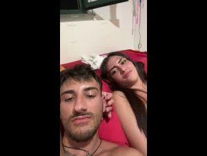 Coppia di fidanzati in webcam cam4 lui masturba lei