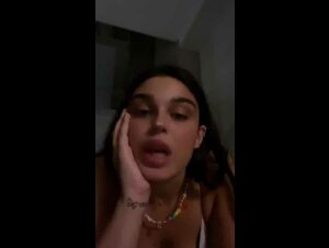 Asia Camerano in diretta con i suoi fans