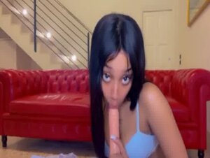 JOI ITALIANO Latina gnocca si masturba con una pizza