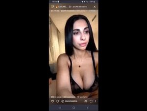 Raccolta tettona italiana social